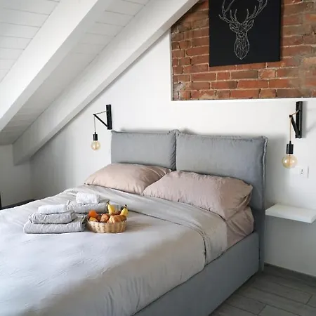 Cozy With Mole & Hill View