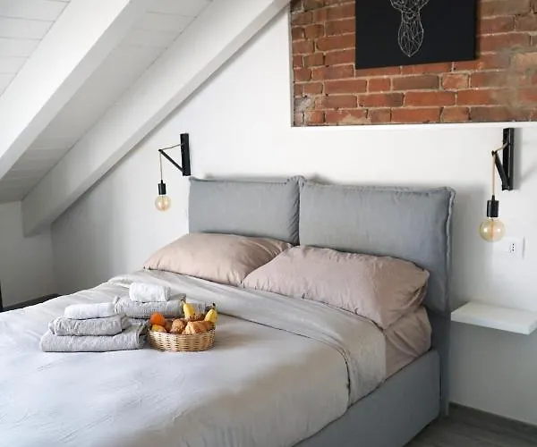Cozy With Mole & Hill View