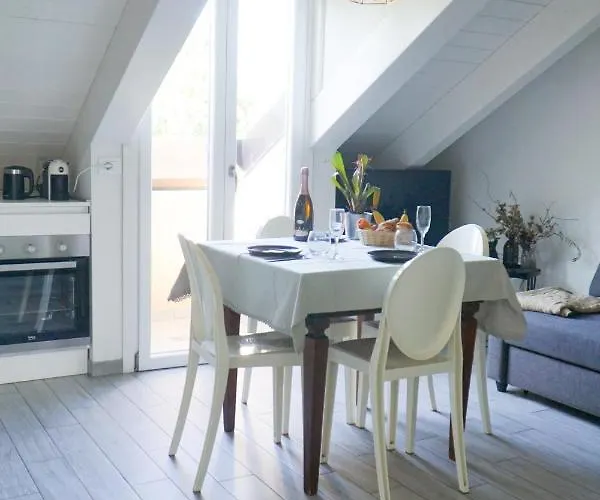 Cozy With Mole & Hill View *