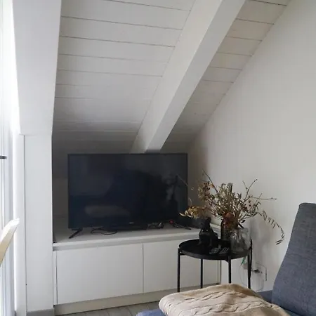 Apartmán Cozy With Mole & Hill View